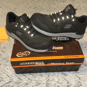 MEMORY FOAM SKETCHERS FOR WORK SIZE 9.5